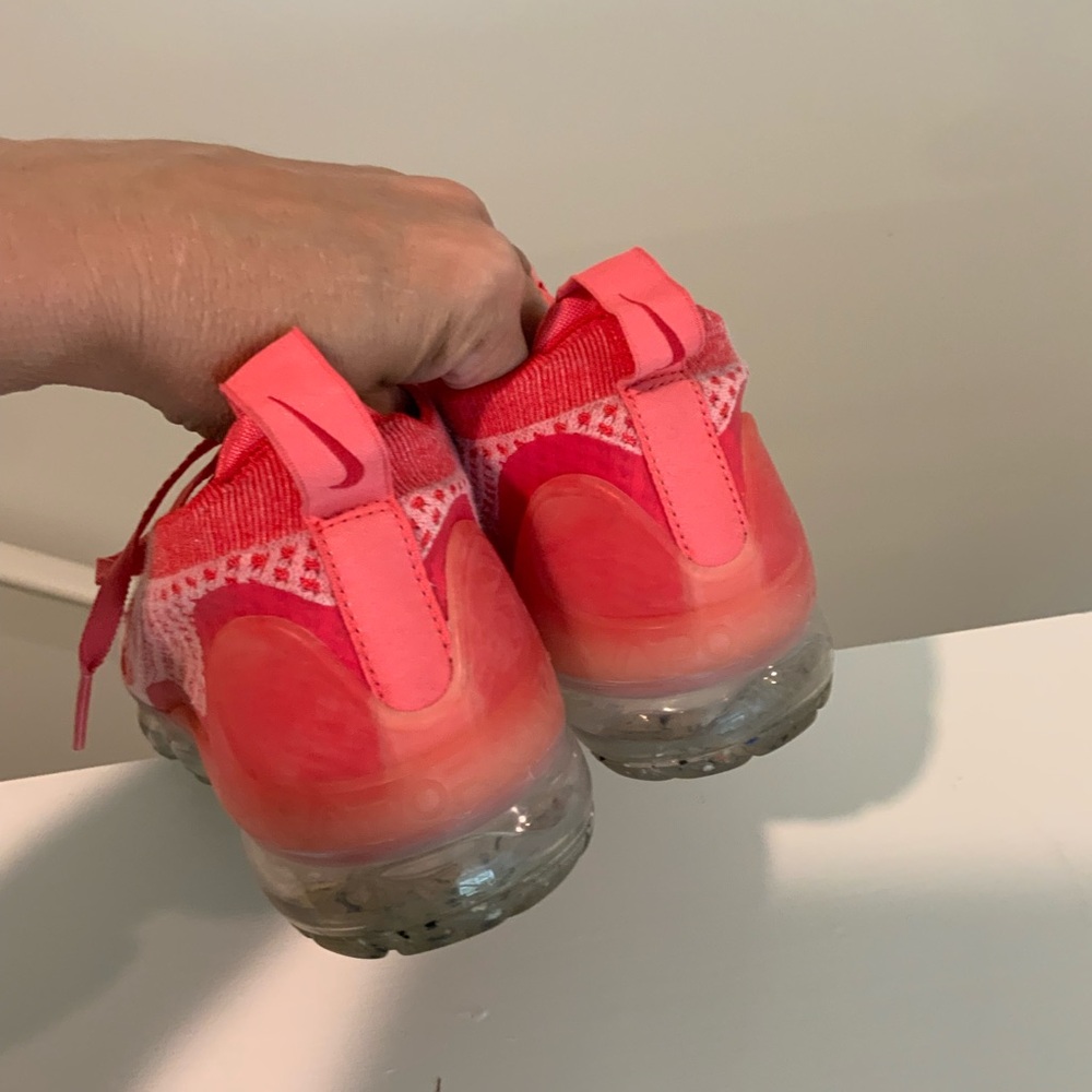 Nike Air Vapormax 2021 Flyknit red women’s size 7.5 - Picture 10 of 14
